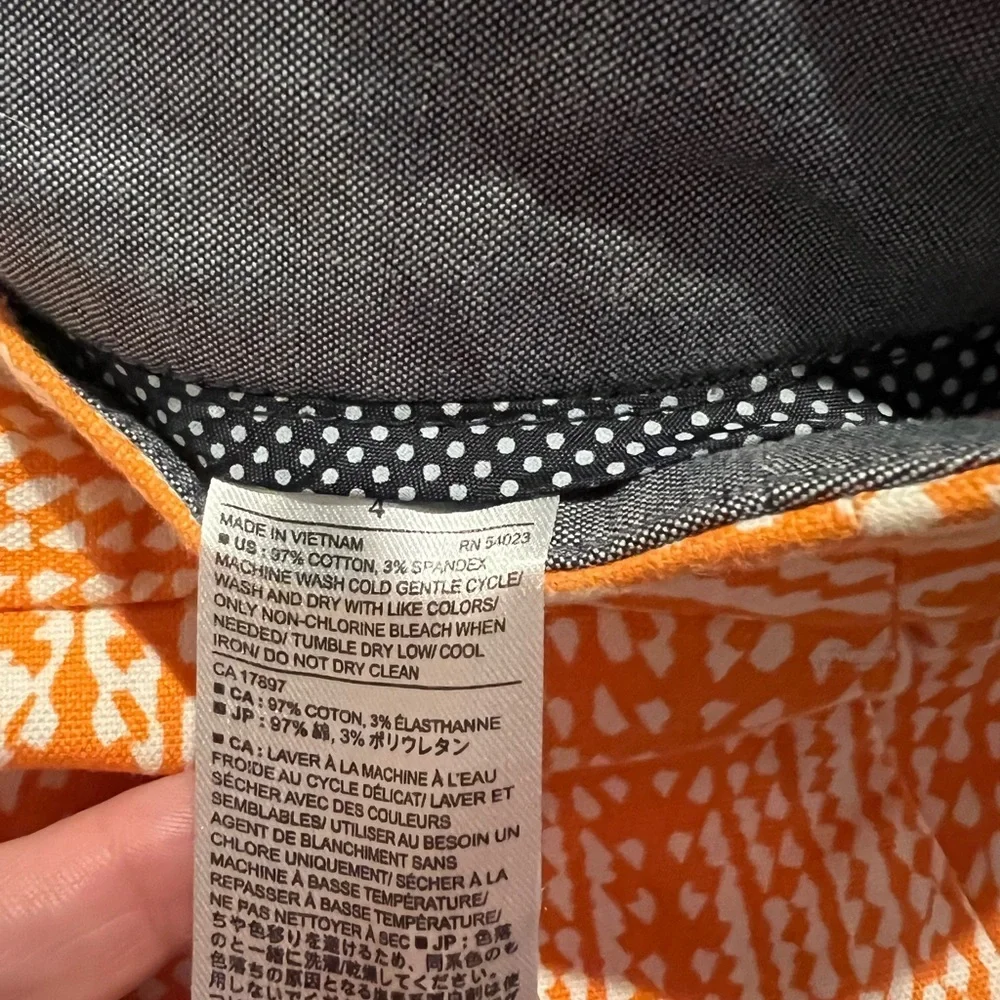 Banana Republic Hampton Fit Orange Patterned Women Shorts - Picture 4 of 5